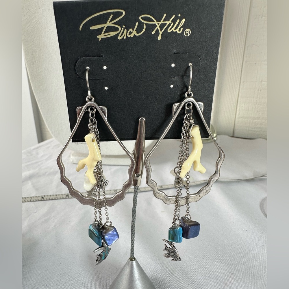 Upscale Beach vibe dangling silvertone earrings